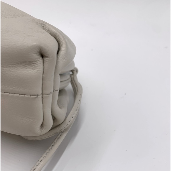 Authe Bottega Veneta White Leather Mini Clutch Preloved Pouch - Picture 12 of 16
